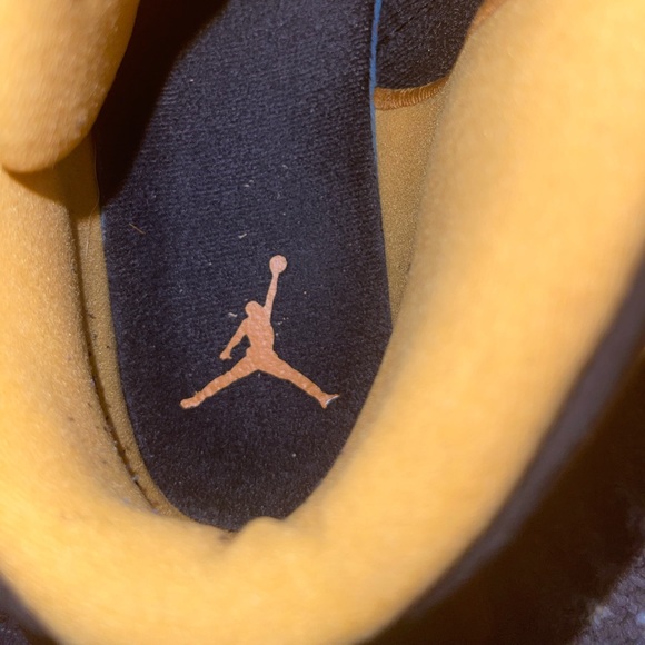 Lightly used air men’s Jordan Retro Low - Picture 6 of 9